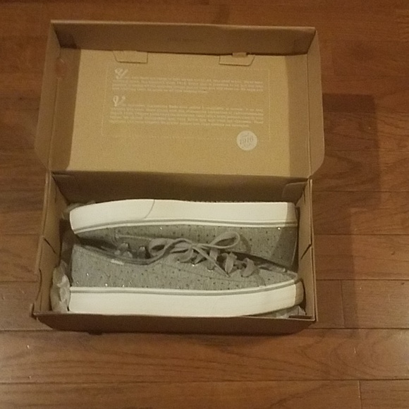 KEDS - Picture 8 of 8